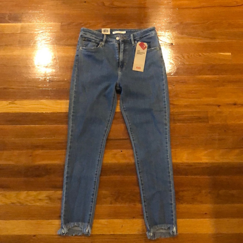 BRAND NEW LEVI JEANS!